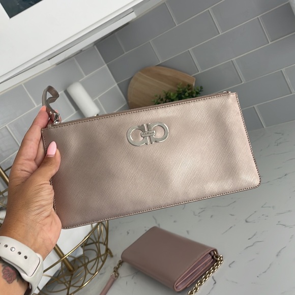 Salvatore Ferragamo beautiful pouch - Picture 3 of 9